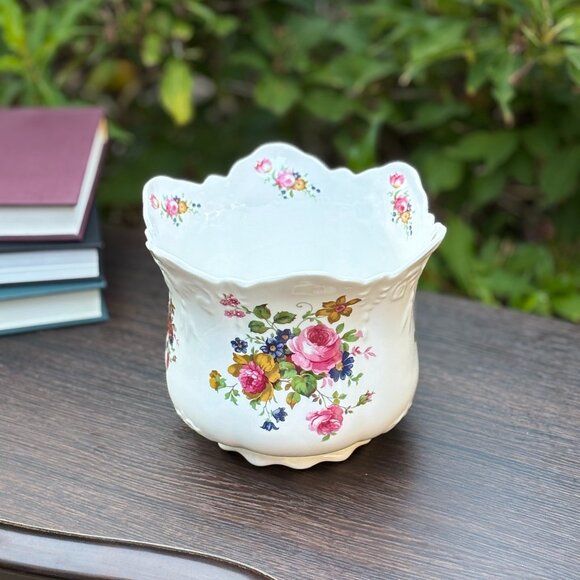 Vintage Royal Castle Bone China Floral Planter Vase Scalloped Rim Porcelain Pot - Picture 1 of 16